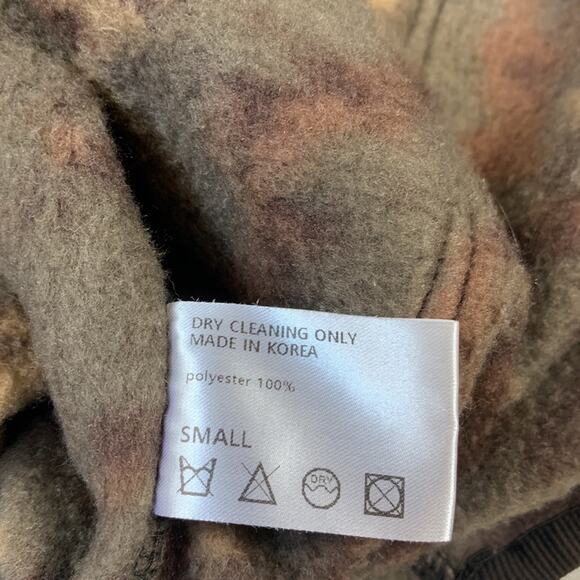 Urban Outfitters Made by Fleamadonna camo velour fleece cardigan, size small - Picture 9 of 9